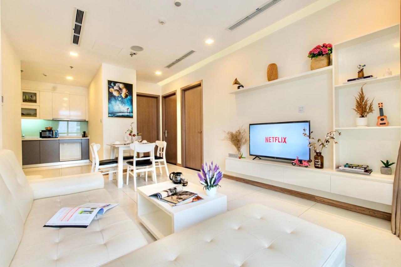 Moxy Hcmc Aparts - Vinhomes Central Park, Ice Rink Ho Chi Minh City Exterior photo